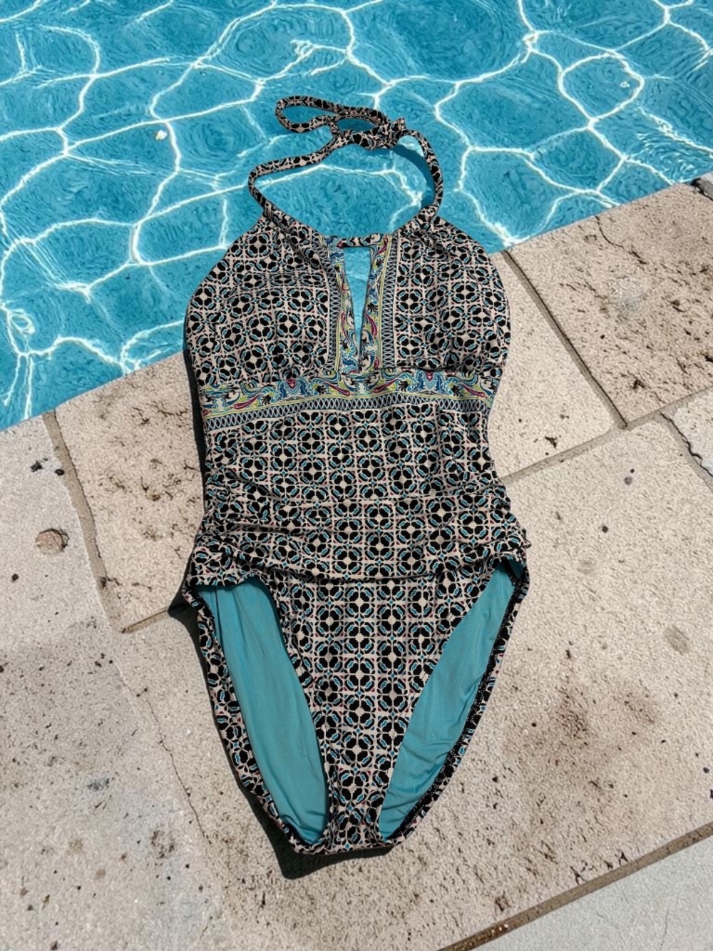La Blanca One-piece Swimsuit - Keyhole design with adjustable straps - Size 8